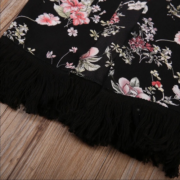 Black floral kimono with fringe - Picture 4 of 5